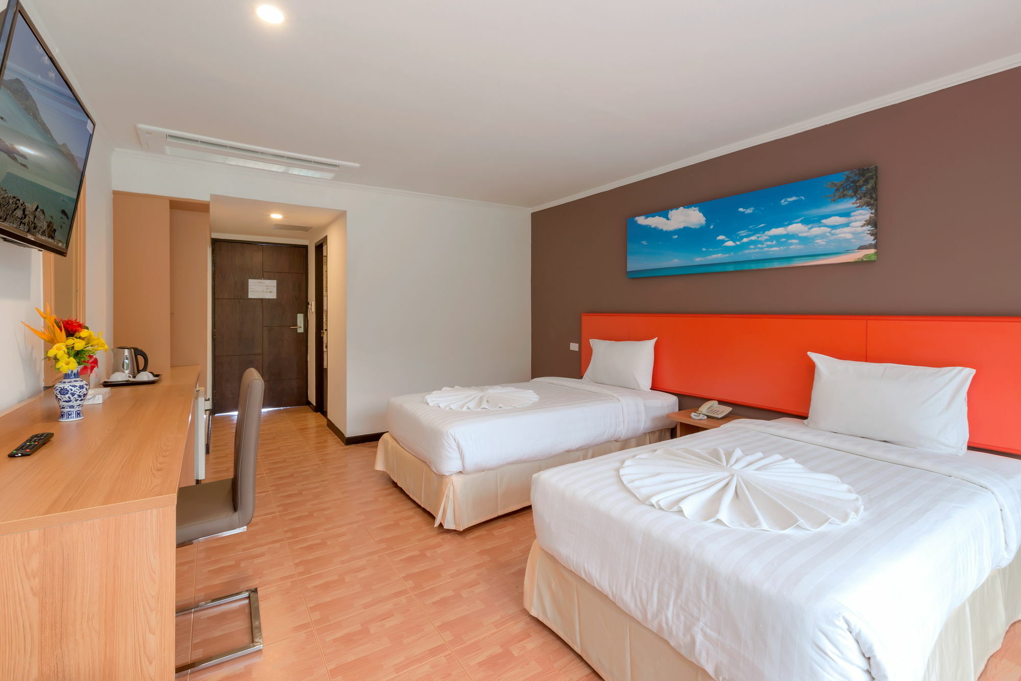 Patong 7Days Premium Hotel Phuket Exterior photo