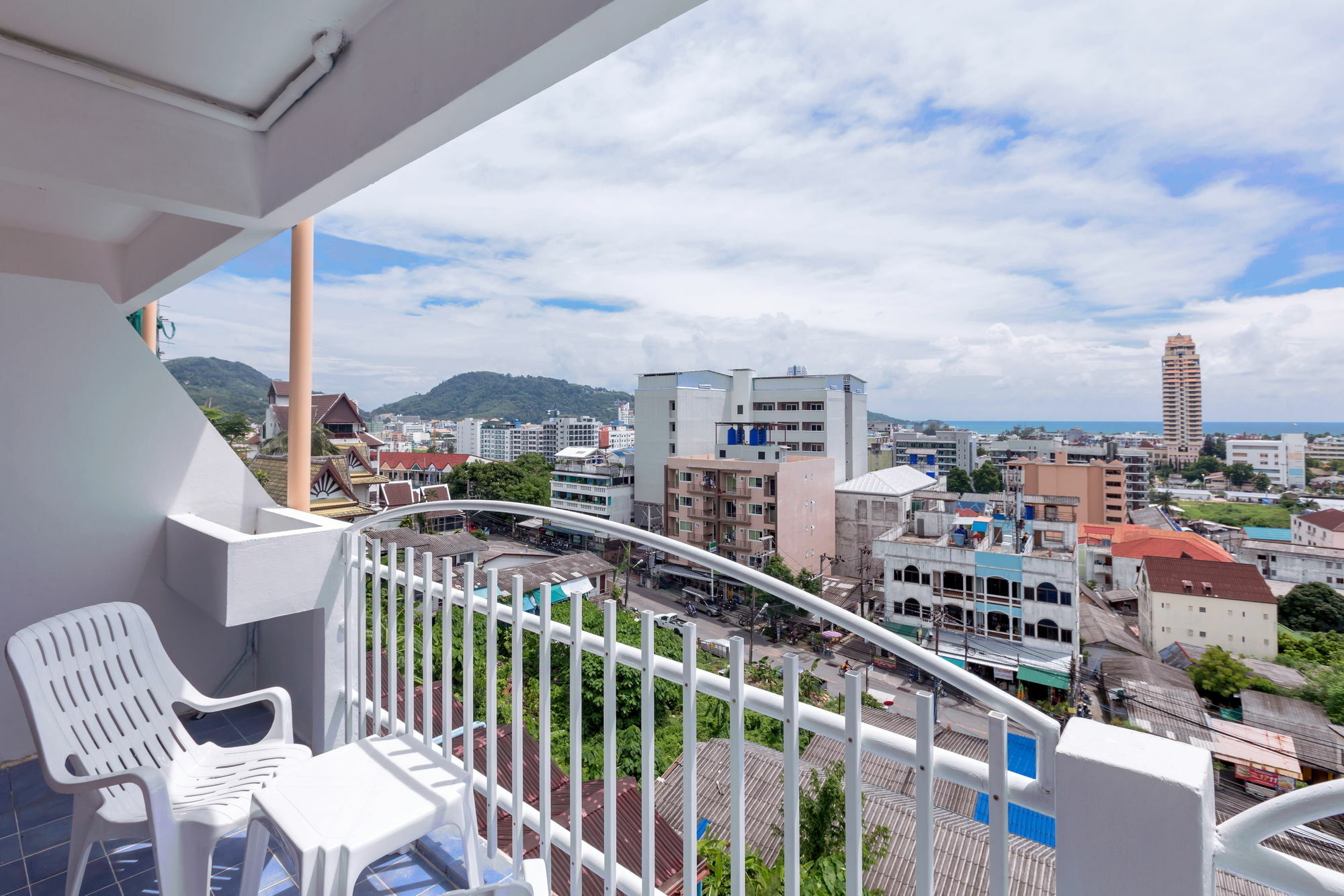 Patong 7Days Premium Hotel Phuket Exterior photo